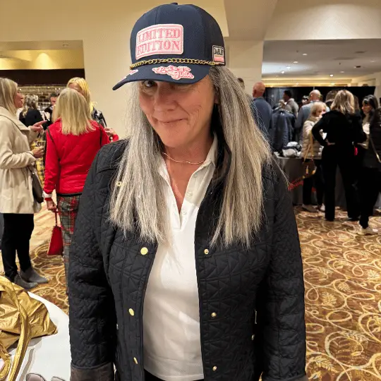 Pop up hat bar